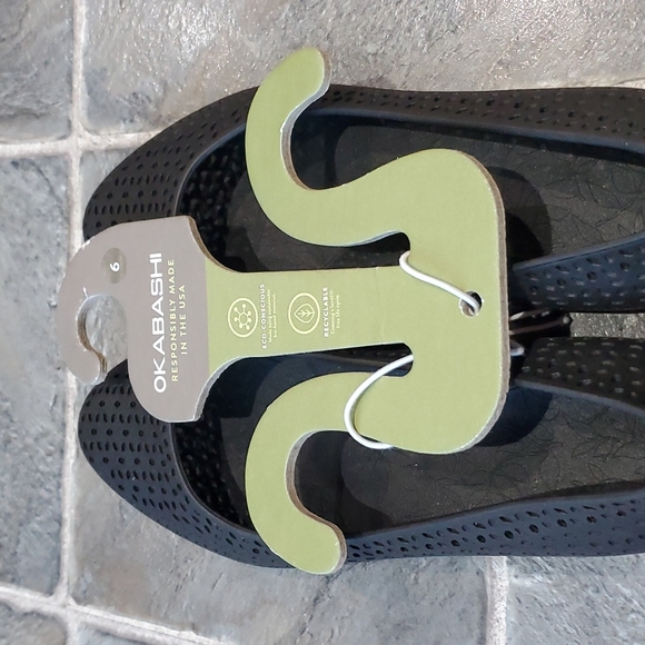 NEW- Black Okabash Girls Dress Shoes - Picture 4 of 4